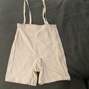 Postpartum recovery garment